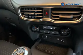 Nissan Juke N-Connecta Manual Petrol SUV - Stock Number (1692627) - 12th supplementary image
