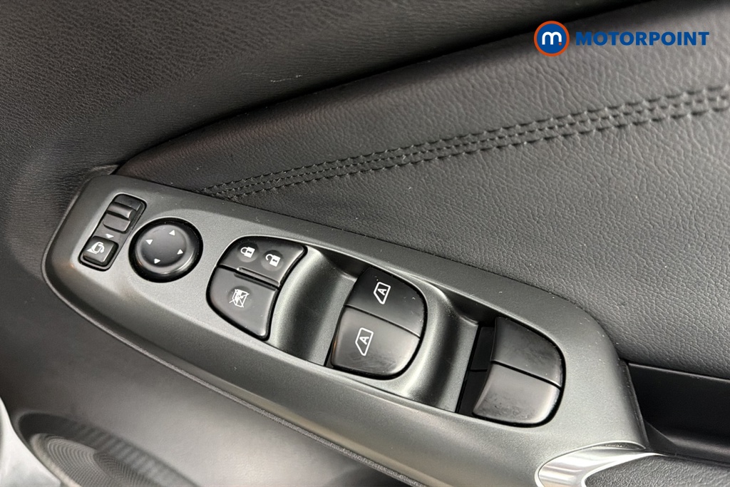 Nissan Juke N-Connecta Manual Petrol SUV - Stock Number (1692627) - 19th supplementary image