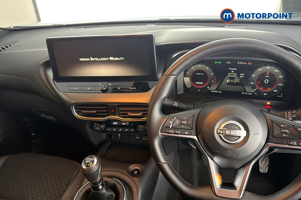 Nissan Juke N-Connecta Manual Petrol SUV - Stock Number (1692627) - 1st supplementary image