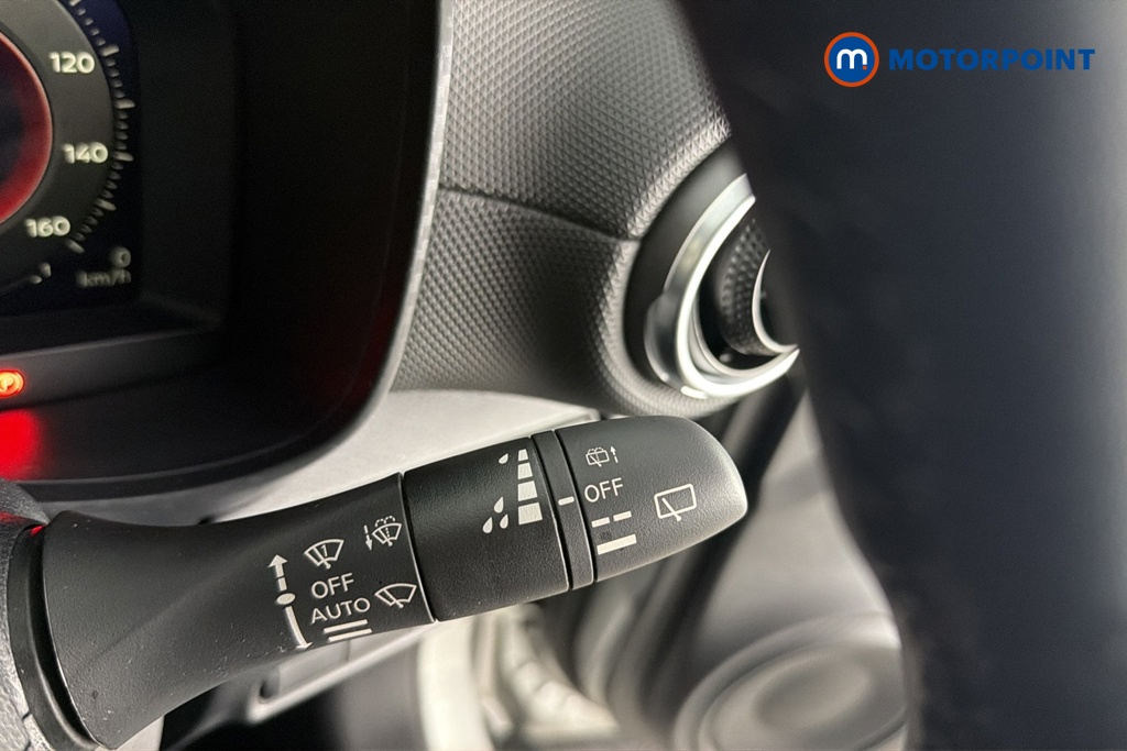 Nissan Juke N-Connecta Manual Petrol SUV - Stock Number (1692750) - 6th supplementary image