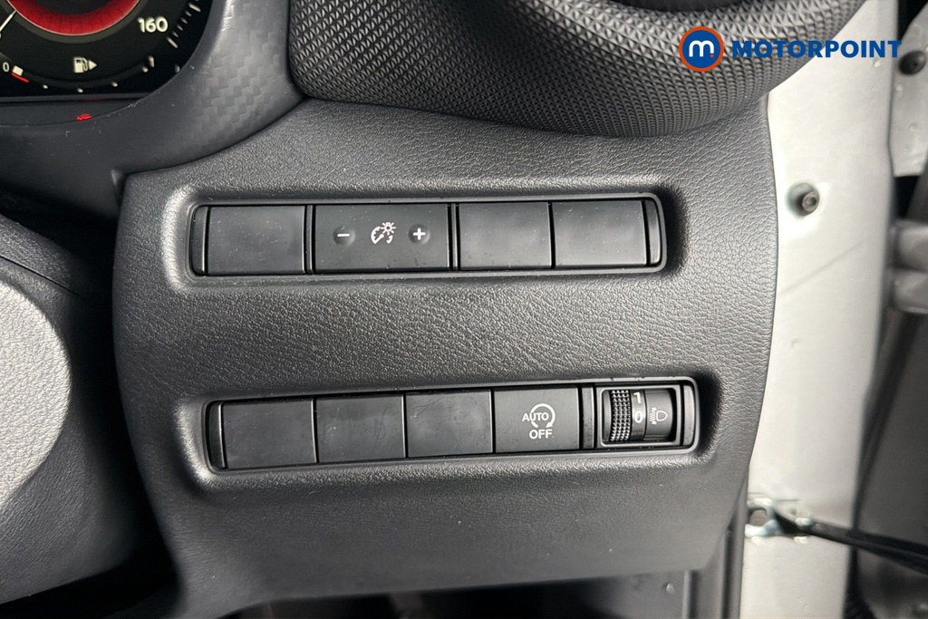 Nissan Juke N-Connecta Manual Petrol SUV - Stock Number (1692750) - 11th supplementary image