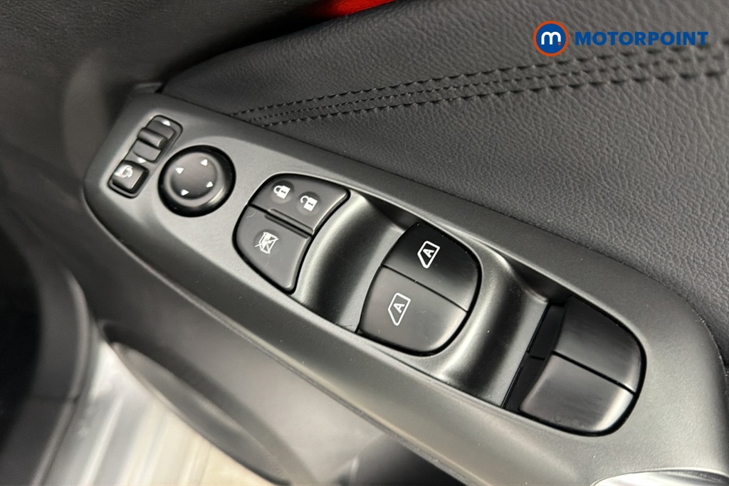 Nissan Juke N-Connecta Manual Petrol SUV - Stock Number (1692750) - 19th supplementary image