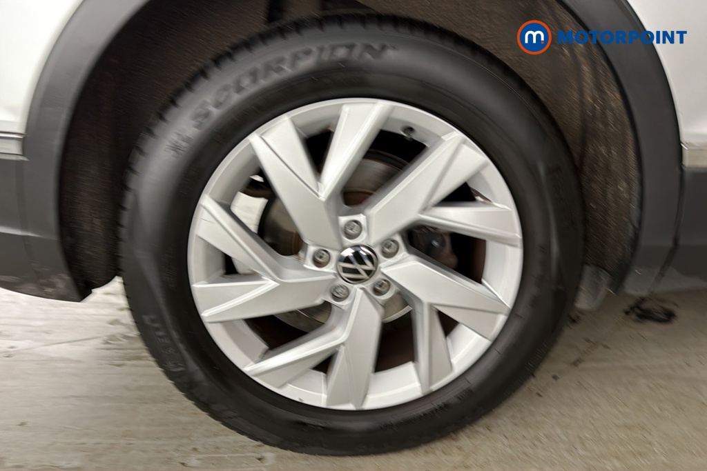 Volkswagen Tiguan Life Automatic Petrol SUV - Stock Number (1690203) - 46th supplementary image