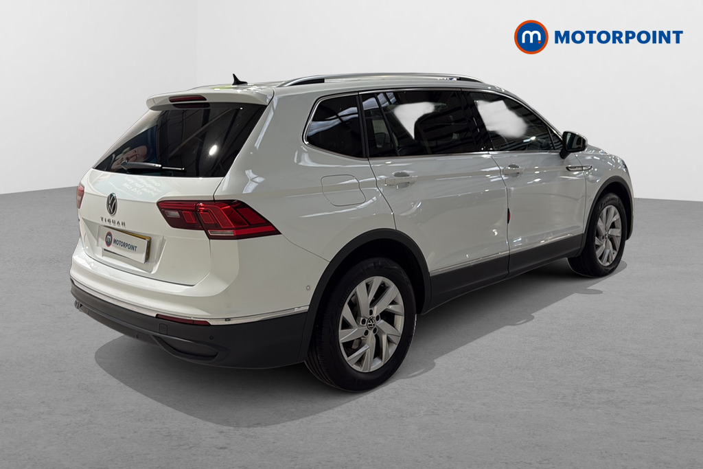 Volkswagen Tiguan Allspace Life Automatic Petrol SUV - Stock Number (1691868) - Passenger side rear corner