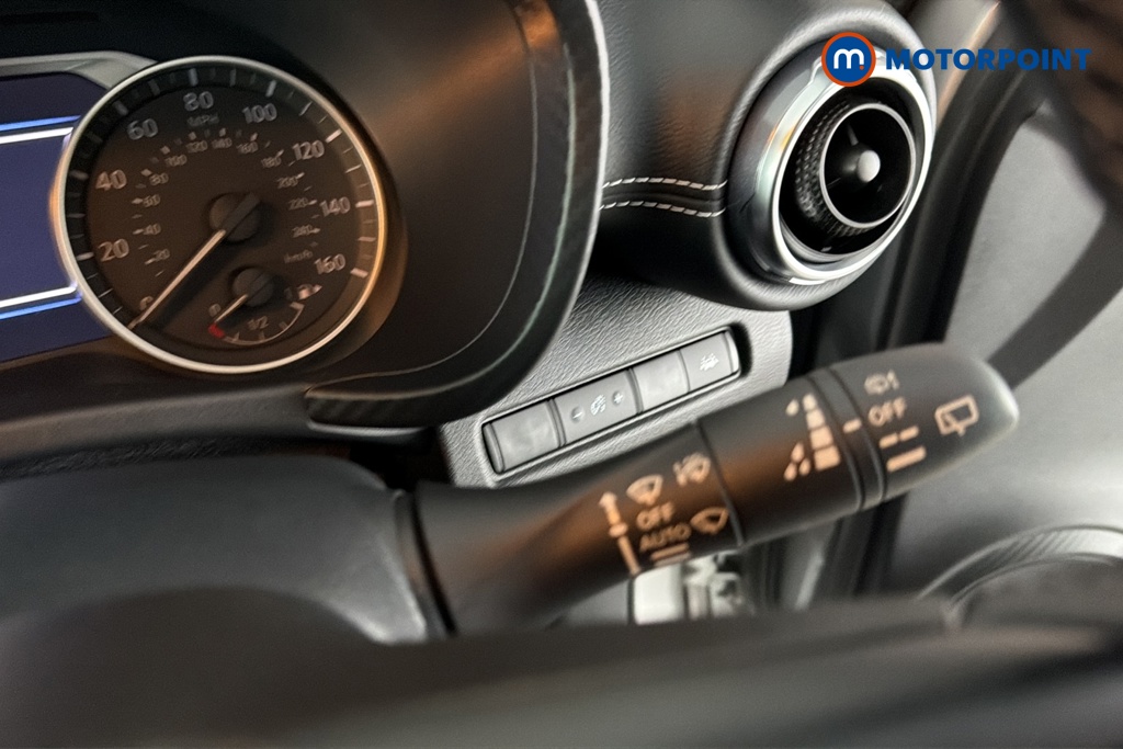 Nissan Juke N-Connecta Manual Petrol SUV - Stock Number (1686780) - 6th supplementary image
