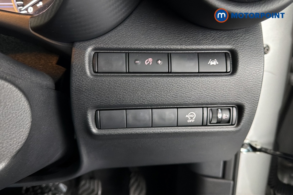 Nissan Juke N-Connecta Manual Petrol SUV - Stock Number (1686780) - 11th supplementary image