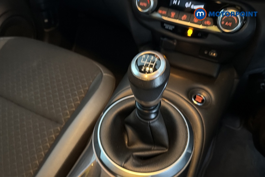Nissan Juke N-Connecta Manual Petrol SUV - Stock Number (1686780) - 15th supplementary image