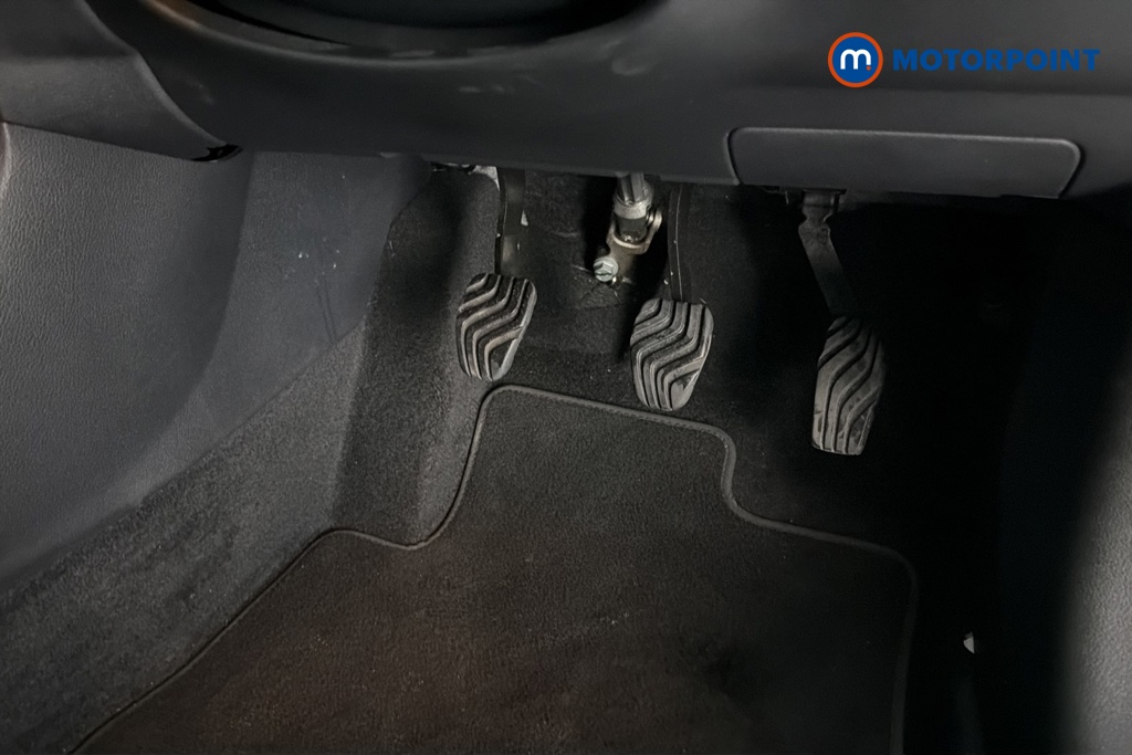 Nissan Juke N-Connecta Manual Petrol SUV - Stock Number (1686780) - 24th supplementary image