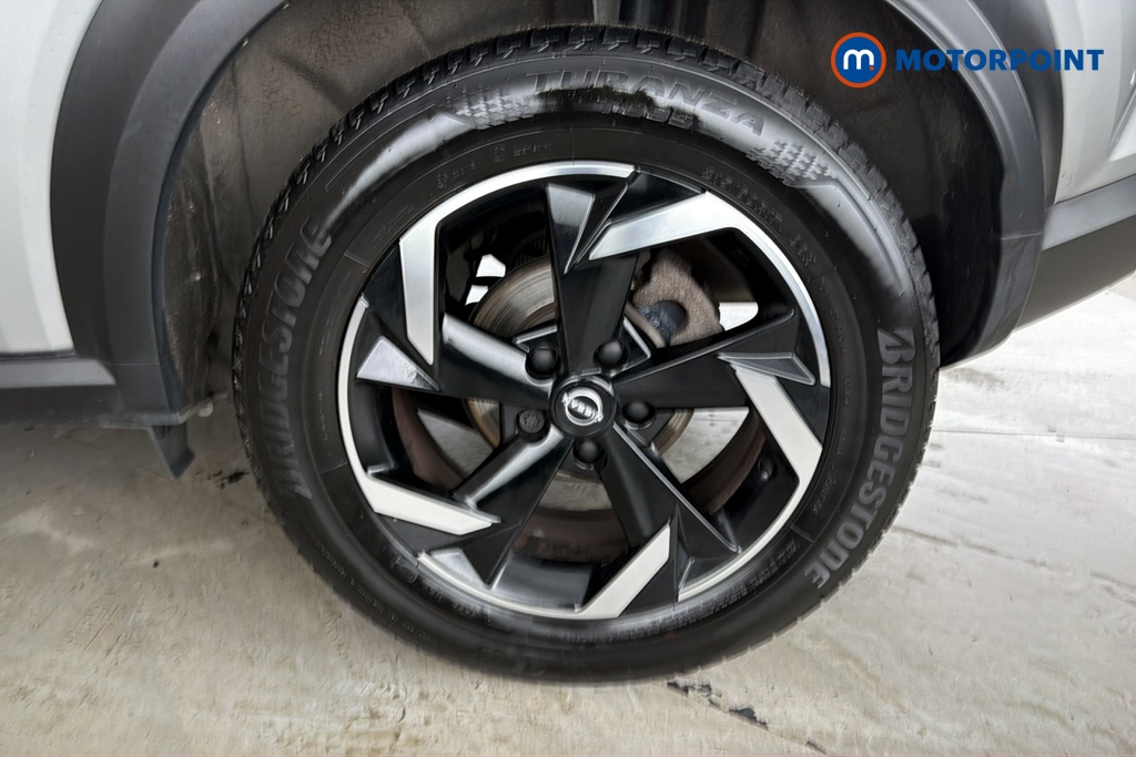Nissan Juke N-Connecta Manual Petrol SUV - Stock Number (1686780) - 45th supplementary image