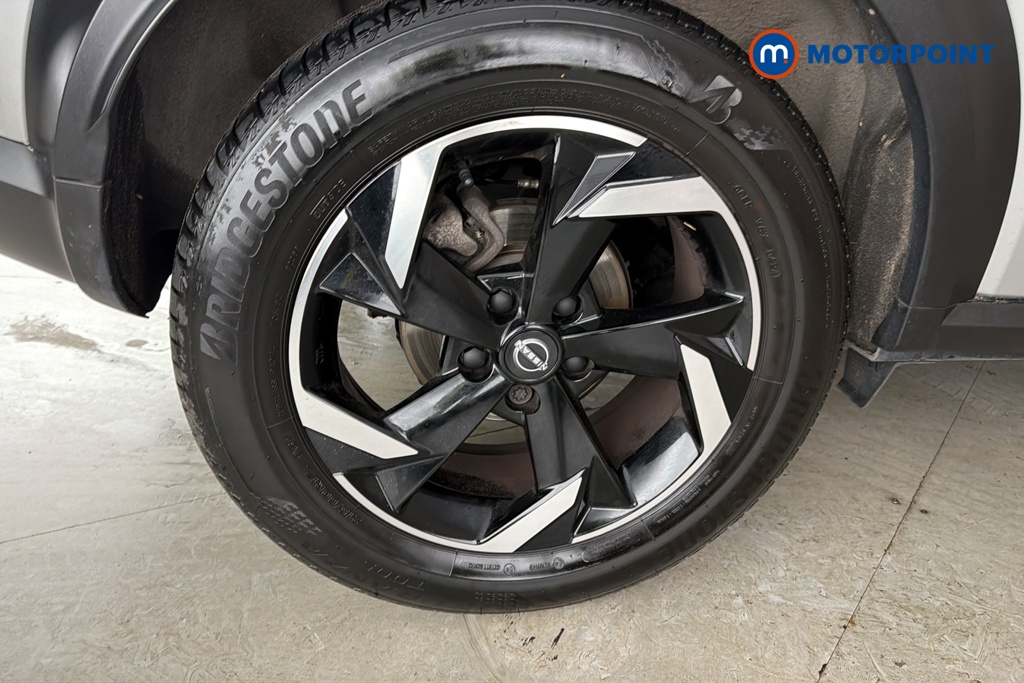 Nissan Juke N-Connecta Manual Petrol SUV - Stock Number (1686780) - 46th supplementary image