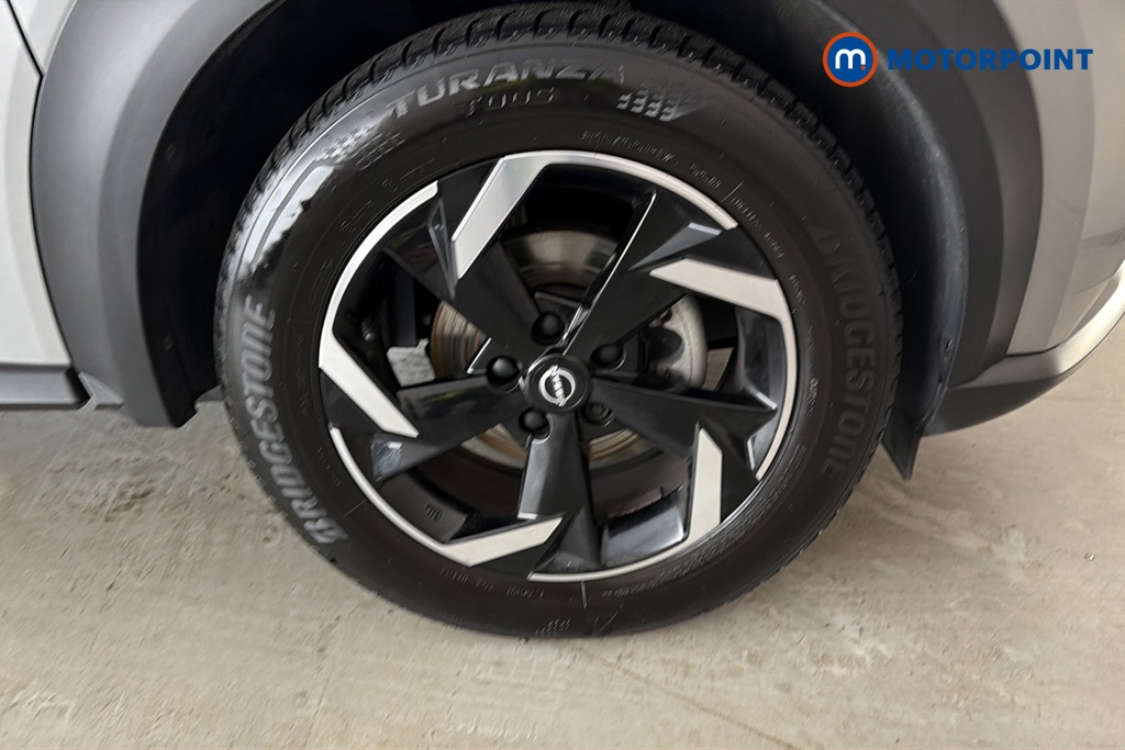 Nissan Juke N-Connecta Manual Petrol SUV - Stock Number (1686780) - 47th supplementary image