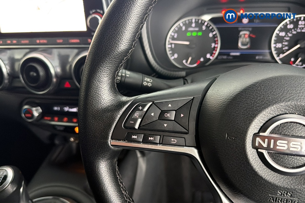 Nissan Juke N-Connecta Manual Petrol SUV - Stock Number (1688224) - 4th supplementary image