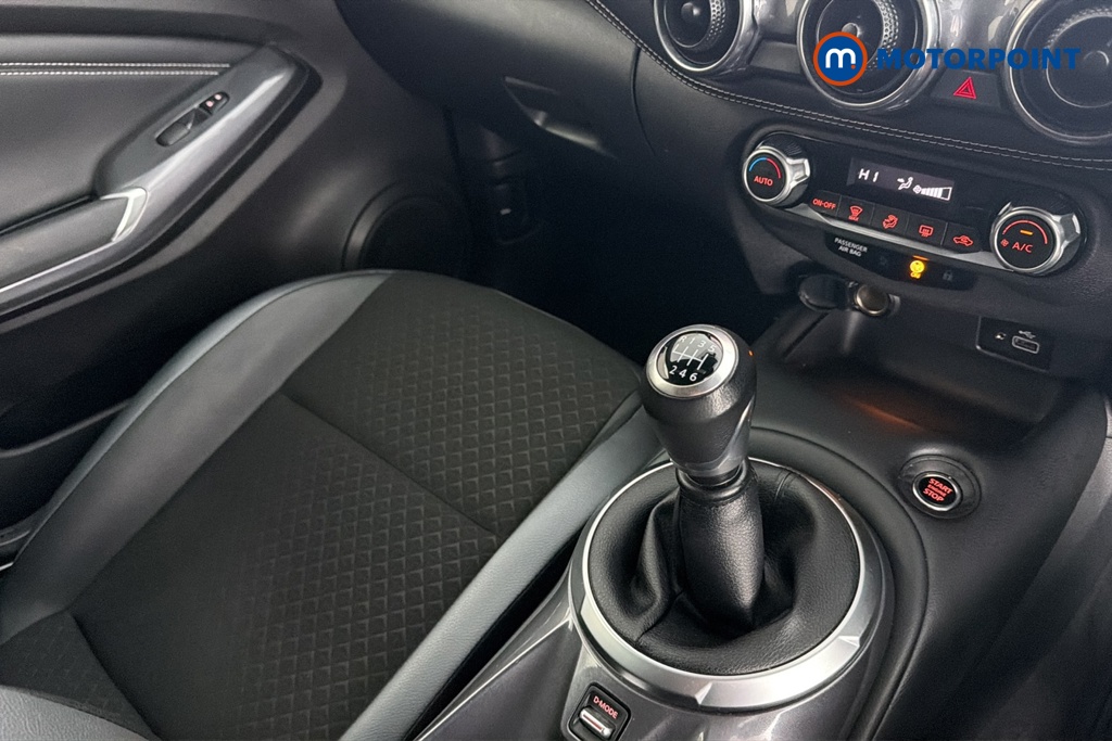 Nissan Juke N-Connecta Manual Petrol SUV - Stock Number (1688224) - 15th supplementary image