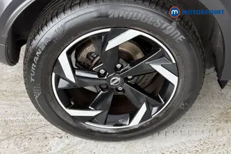 Nissan Juke N-Connecta Manual Petrol SUV - Stock Number (1688224) - 46th supplementary image