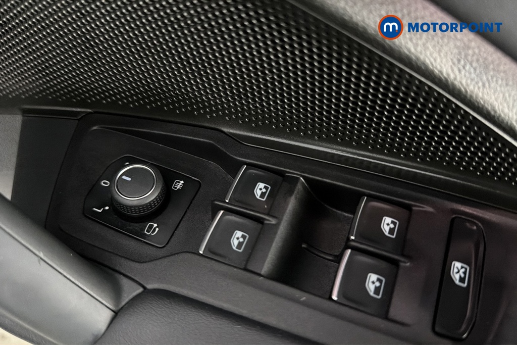 Volkswagen Tiguan R-Line Automatic Petrol Plug-In Hybrid SUV - Stock Number (1689985) - 19th supplementary image