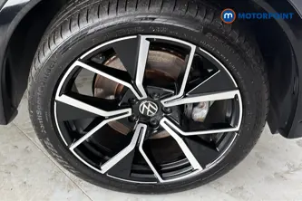 Volkswagen Tiguan R-Line Automatic Petrol Plug-In Hybrid SUV - Stock Number (1689985) - 47th supplementary image