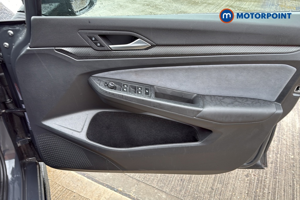 Volkswagen Golf R-Line Automatic Petrol Hatchback - Stock Number (1692010) - 18th supplementary image