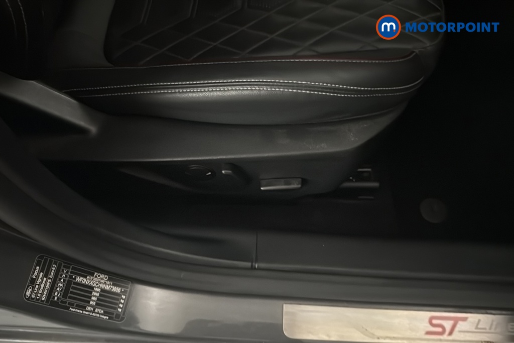 Ford Focus St-Line Vignale Manual Petrol Hatchback - Stock Number (1692657) - 23rd supplementary image