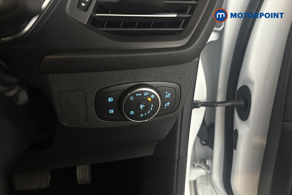 Ford Focus Titanium Automatic Petrol Hatchback - Stock Number (1686633) - 11th supplementary image
