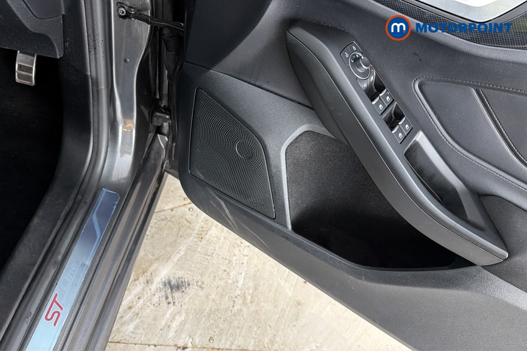 Ford Focus St-Line X Manual Petrol Hatchback - Stock Number (1686638) - 21st supplementary image