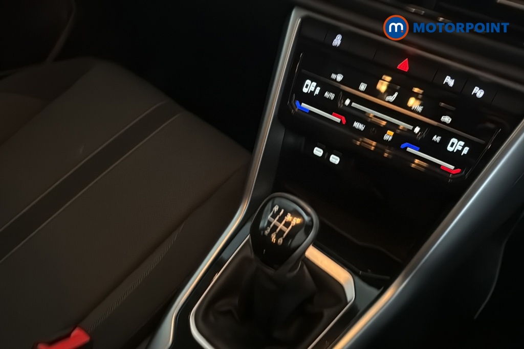 Volkswagen T-Roc Life Manual Petrol SUV - Stock Number (1687967) - 15th supplementary image