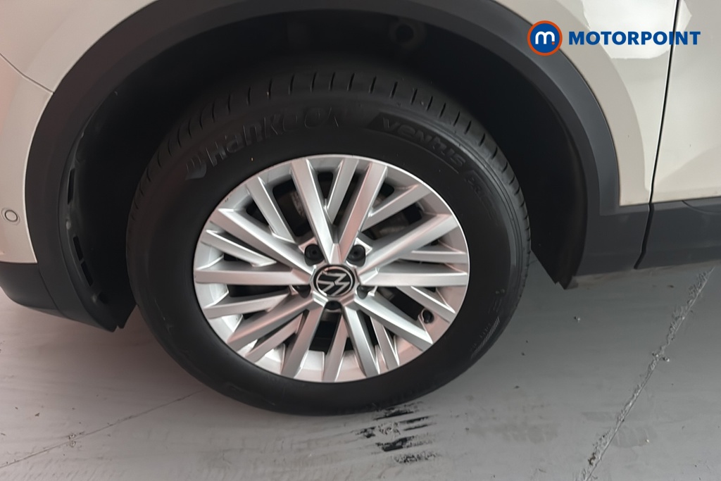 Volkswagen T-Roc Life Manual Petrol SUV - Stock Number (1687967) - 44th supplementary image