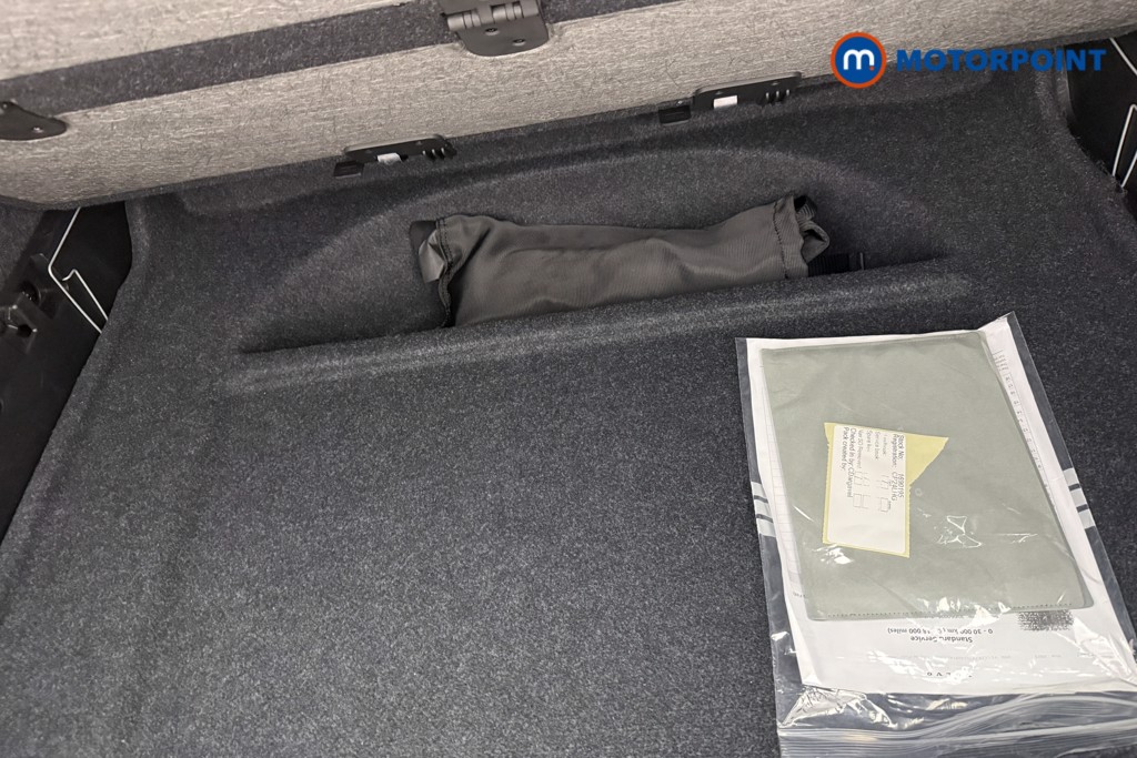 Volvo Xc40 Plus Automatic Petrol SUV - Stock Number (1690195) - 13th supplementary image
