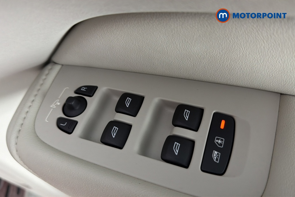Volvo Xc60 Plus Automatic Petrol SUV - Stock Number (1693344) - 19th supplementary image