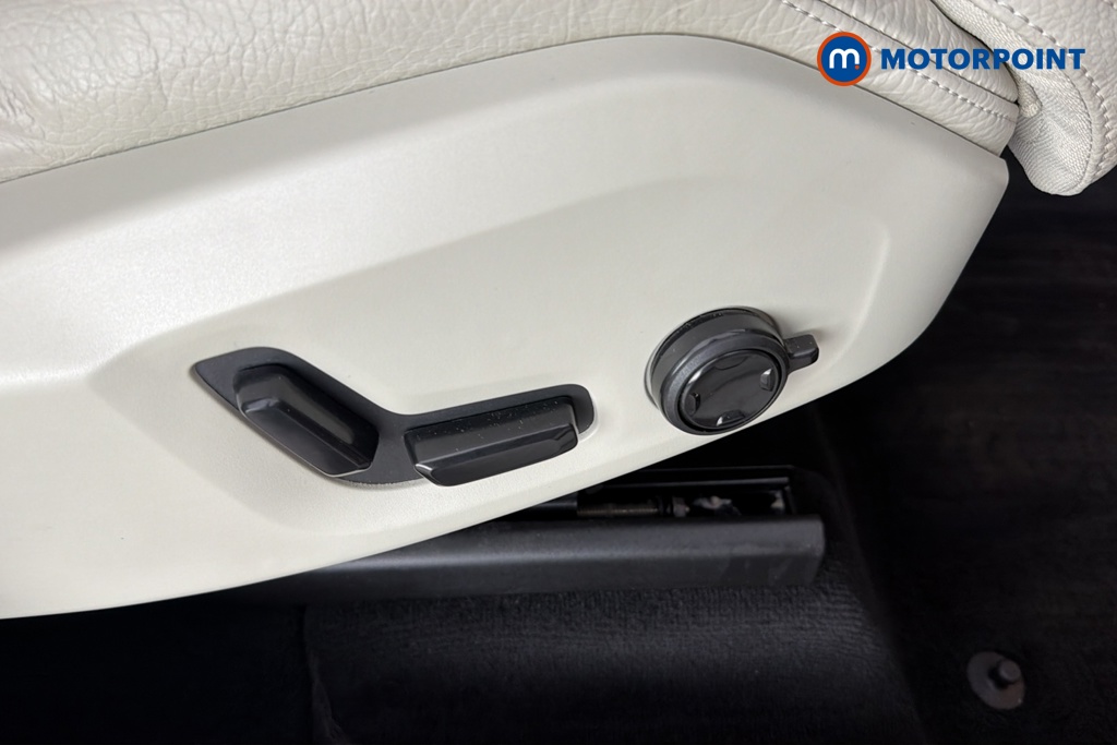 Volvo Xc60 Plus Automatic Petrol SUV - Stock Number (1693344) - 23rd supplementary image