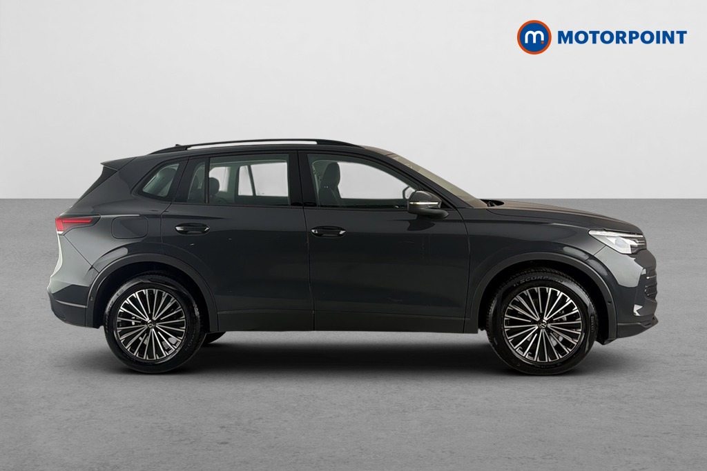 Volkswagen Tiguan Life Automatic Petrol SUV - Stock Number (1694236) - Passenger side