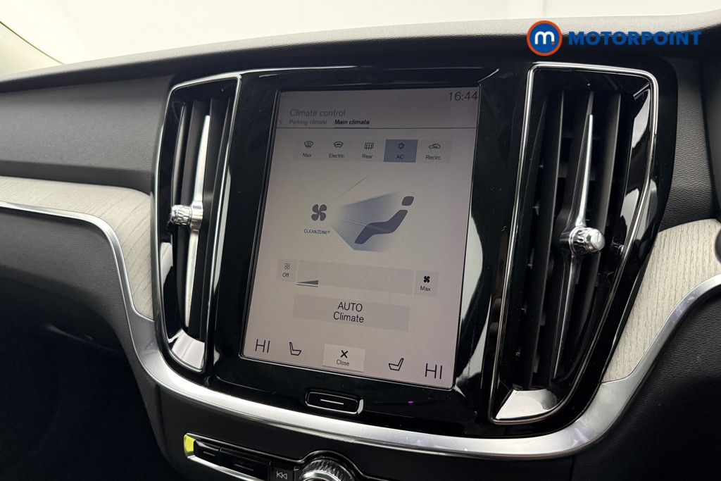 Volvo V60 Inscription Plus Automatic Petrol Estate - Stock Number (1674333) - 10th supplementary image