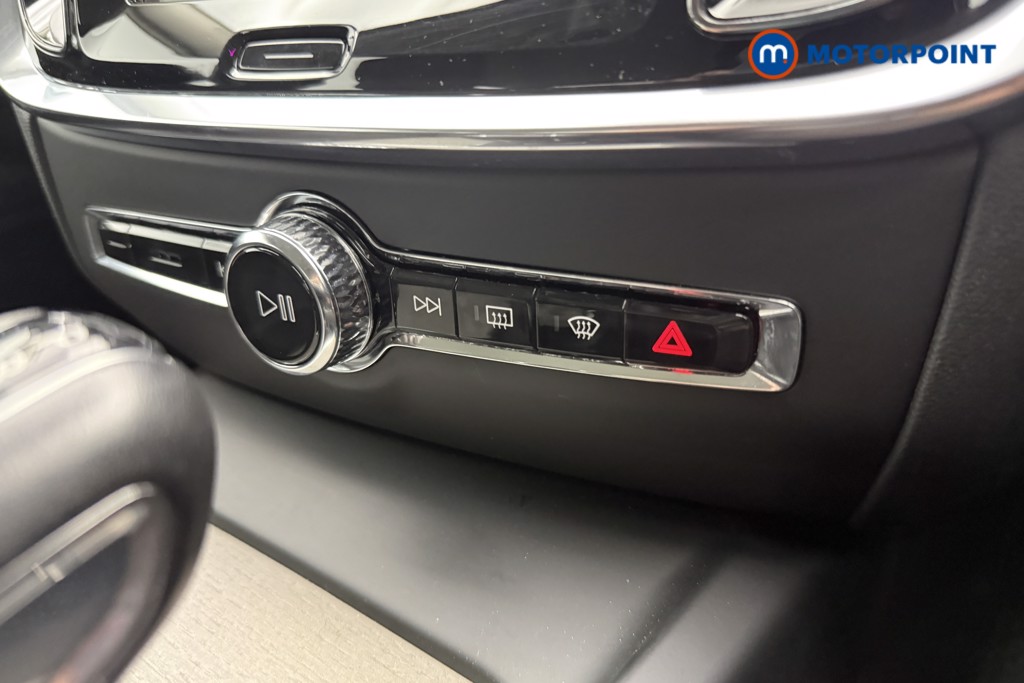 Volvo V60 Inscription Plus Automatic Petrol Estate - Stock Number (1674333) - 17th supplementary image