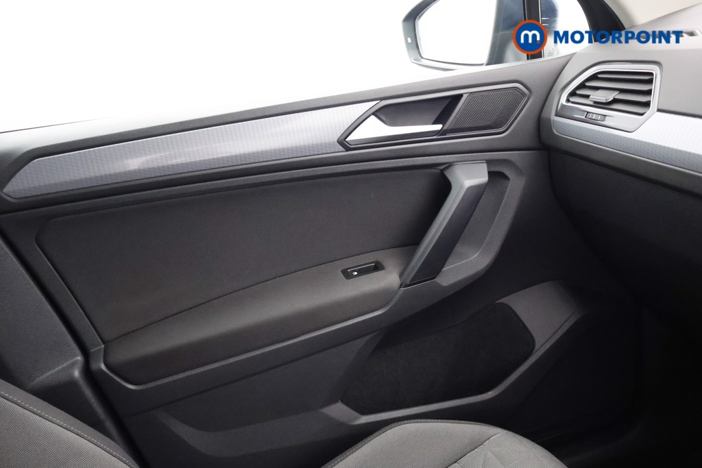 Volkswagen Tiguan Life Manual Petrol SUV - Stock Number (1681444) - 10th supplementary image