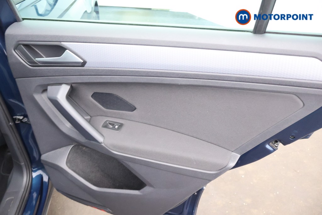 Volkswagen Tiguan Life Manual Petrol SUV - Stock Number (1681444) - 17th supplementary image