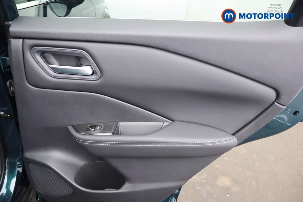 Nissan Qashqai N-Connecta Manual Petrol SUV - Stock Number (1683528) - 22nd supplementary image