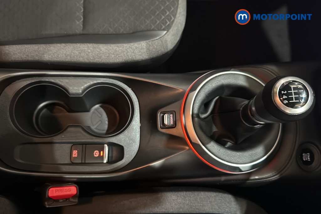 Nissan Juke N-Connecta Manual Petrol SUV - Stock Number (1687208) - 15th supplementary image