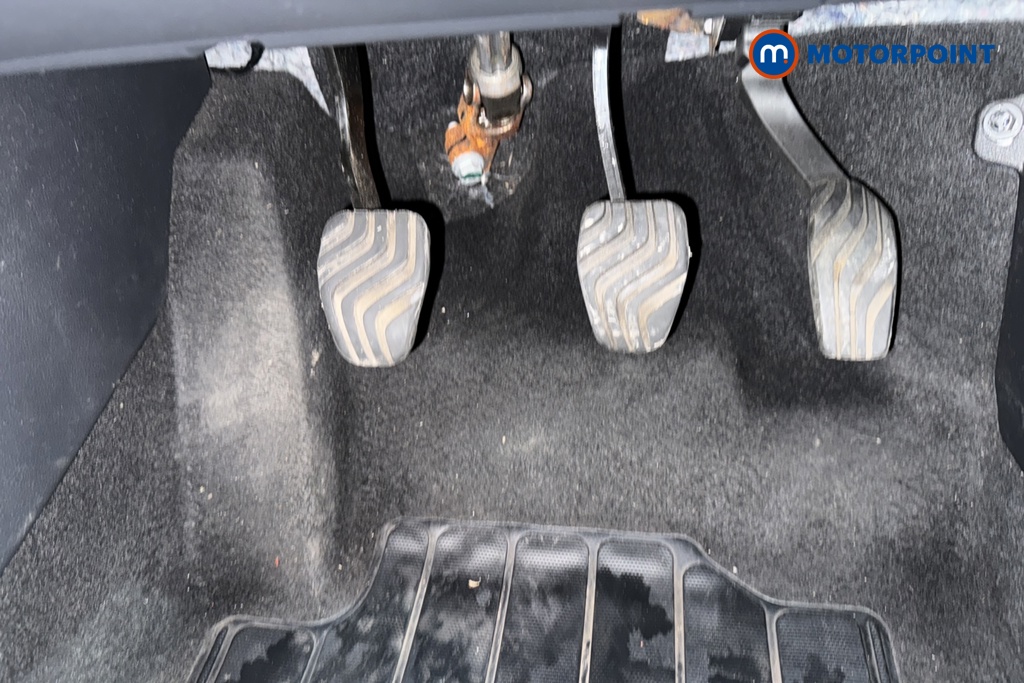 Nissan Juke N-Connecta Manual Petrol SUV - Stock Number (1687208) - 24th supplementary image