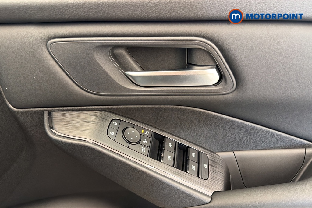 Nissan Qashqai N-Connecta Manual Petrol SUV - Stock Number (1683554) - 19th supplementary image