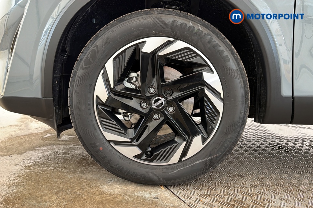 Nissan Qashqai N-Connecta Manual Petrol SUV - Stock Number (1683554) - 44th supplementary image