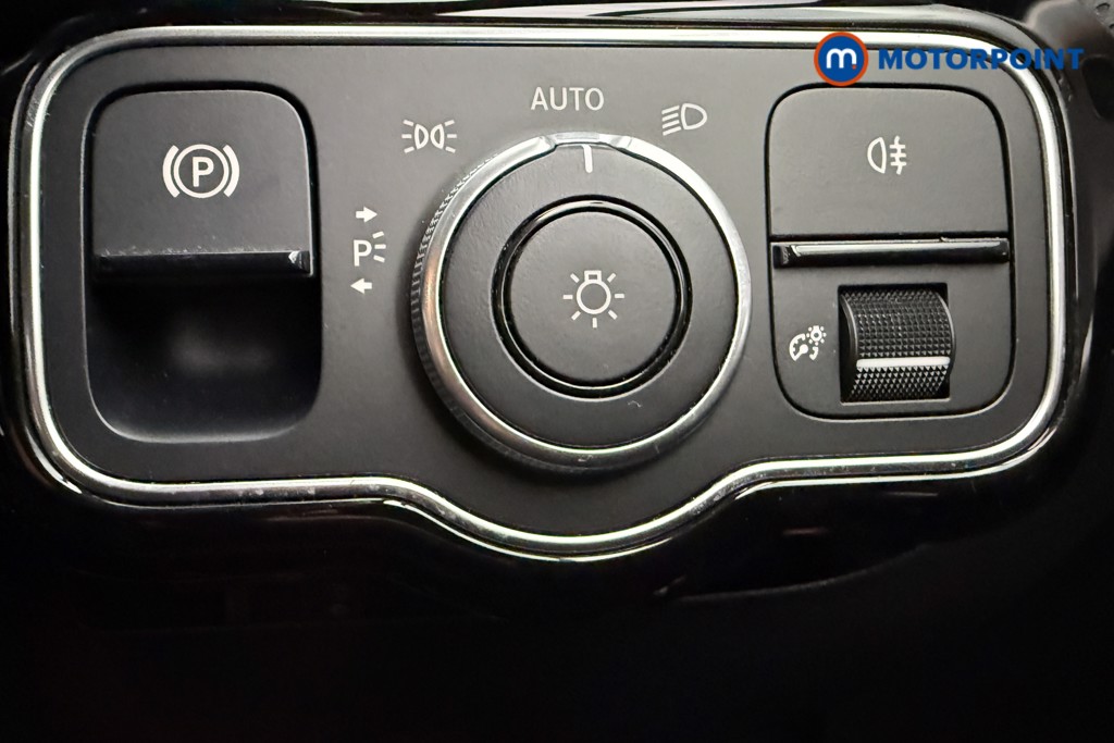 Mercedes-Benz A Class Amg Line Executive Edition Automatic Petrol Hatchback - Stock Number (1685759) - 17th supplementary image