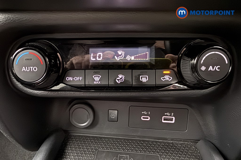 Nissan Juke N-Connecta Manual Petrol SUV - Stock Number (1686592) - 16th supplementary image