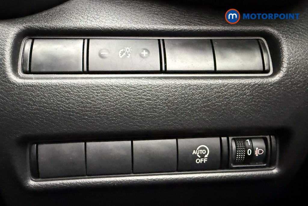 Nissan Juke N-Connecta Manual Petrol SUV - Stock Number (1686592) - 17th supplementary image