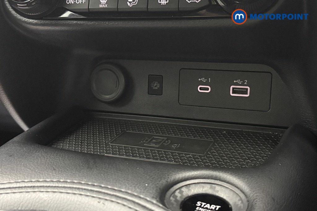 Nissan Juke N-Connecta Manual Petrol SUV - Stock Number (1687223) - 15th supplementary image