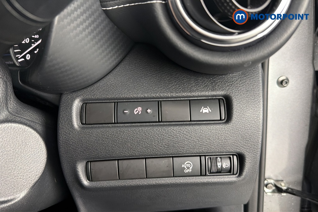 Nissan Juke N-Connecta Manual Petrol SUV - Stock Number (1689112) - 11th supplementary image