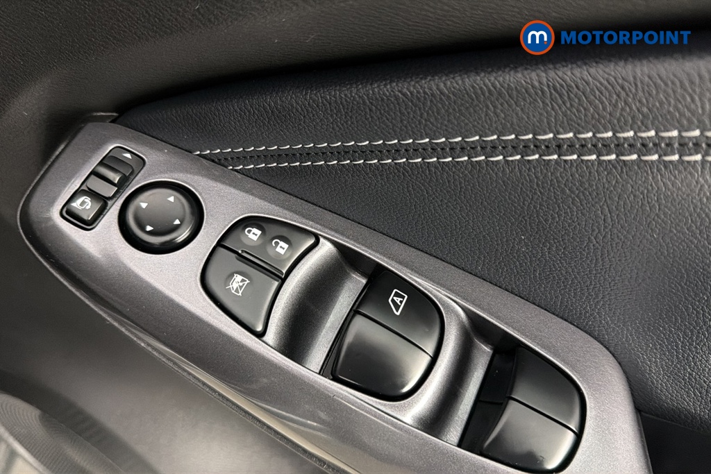 Nissan Juke N-Connecta Manual Petrol SUV - Stock Number (1689112) - 19th supplementary image