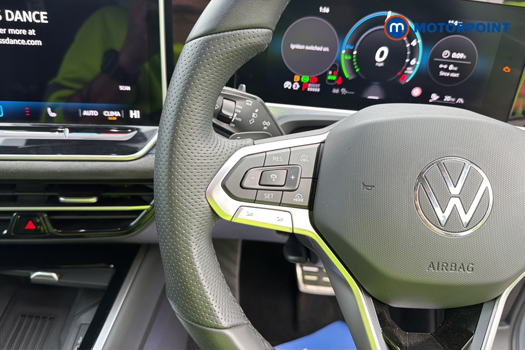 Volkswagen Passat R-Line Automatic Petrol Plug-In Hybrid Estate - Stock Number (1689871) - 4th supplementary image