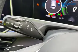 Volkswagen Passat R-Line Automatic Petrol Plug-In Hybrid Estate - Stock Number (1689871) - 5th supplementary image