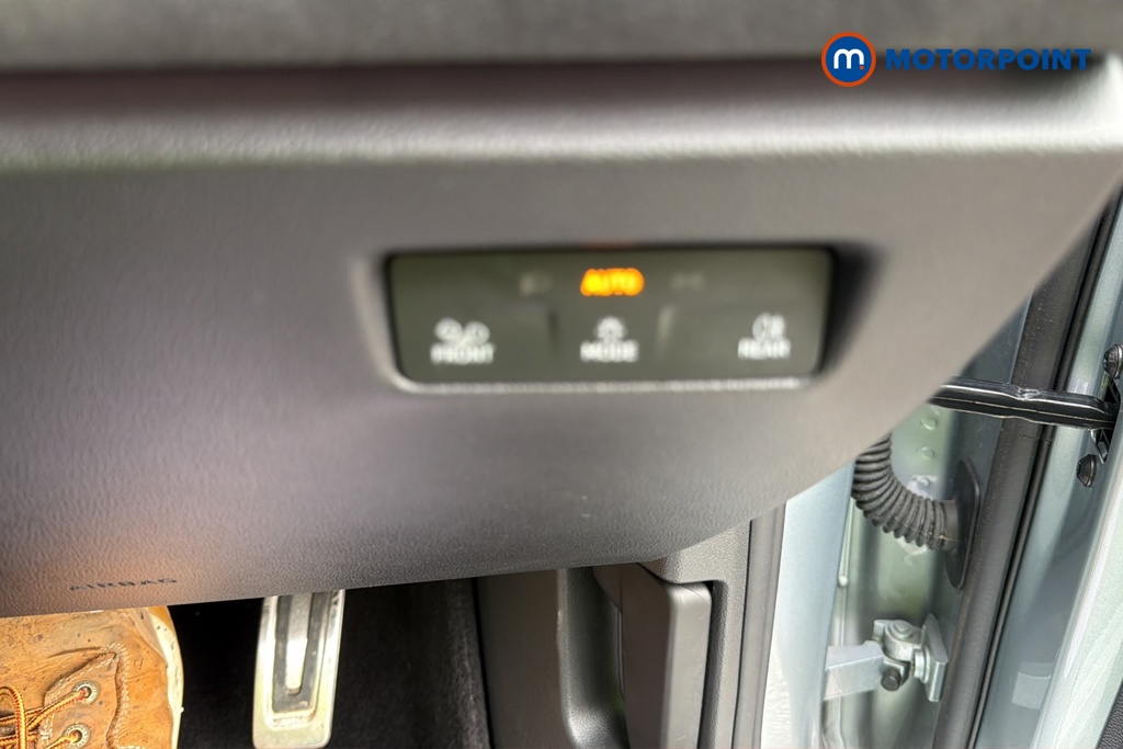 Volkswagen Passat R-Line Automatic Petrol Plug-In Hybrid Estate - Stock Number (1689871) - 11th supplementary image