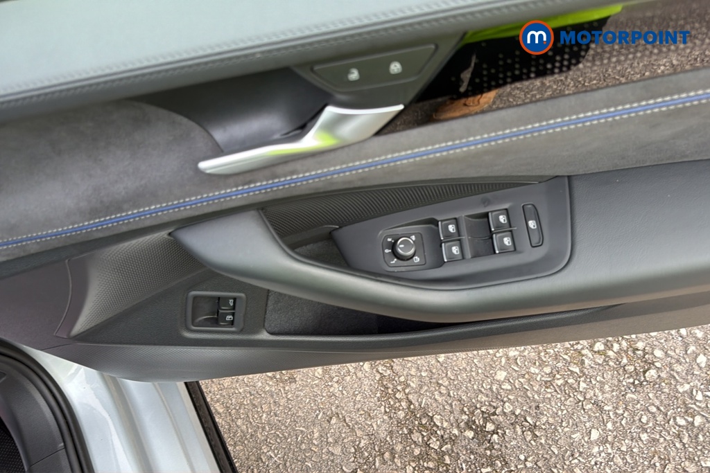 Volkswagen Passat R-Line Automatic Petrol Plug-In Hybrid Estate - Stock Number (1689871) - 19th supplementary image
