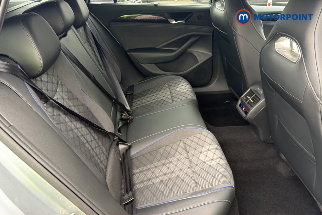 Volkswagen Passat R-Line Automatic Petrol Plug-In Hybrid Estate - Stock Number (1689871) - 25th supplementary image